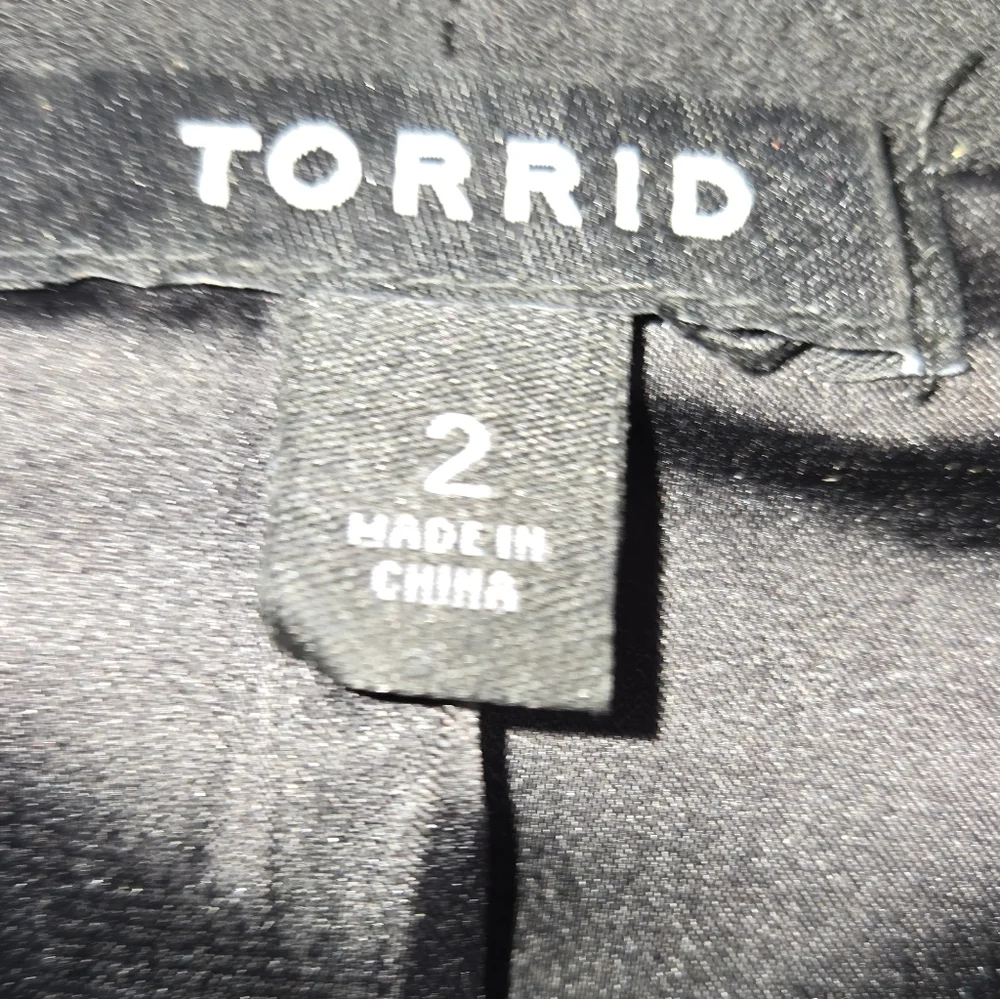 Torrid Cropped 3/4 Sleeve Blazer - Picture 3 of 7